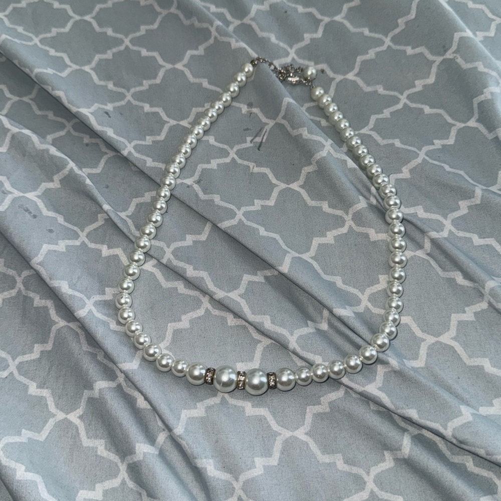 Boutique unique fake pearl necklace